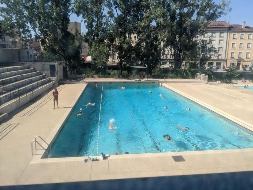 Renovated 2-Bed Apartment 2 Min From Lyon أولينز المظهر الخارجي الصورة