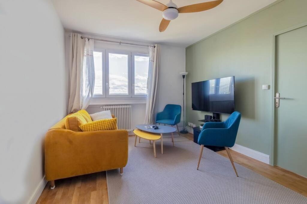 Renovated 2-Bed Apartment 2 Min From Lyon أولينز المظهر الخارجي الصورة