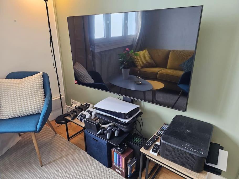 Renovated 2-Bed Apartment 2 Min From Lyon أولينز المظهر الخارجي الصورة