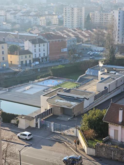 Renovated 2-Bed Apartment 2 Min From Lyon أولينز المظهر الخارجي الصورة